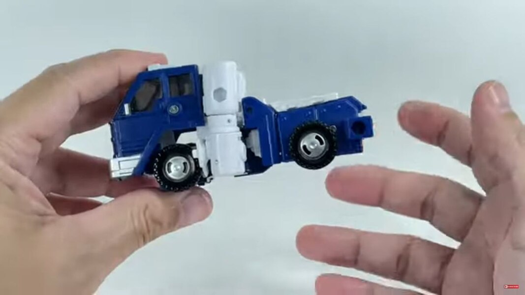 Transformers Kingdom Pipes In Hand Images  (12 of 13)